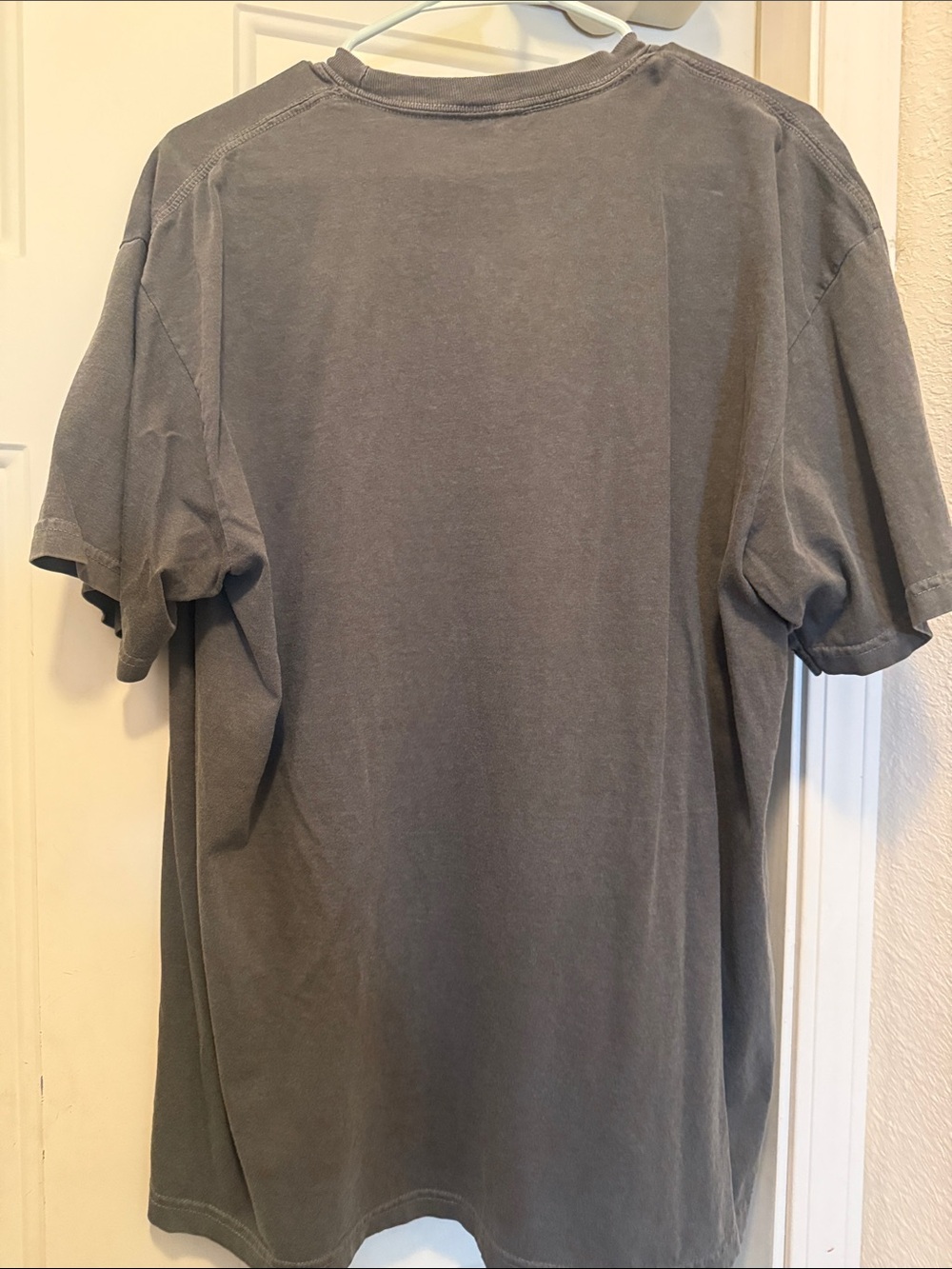 Comfort Colors Women's Dark Gray 'Praise the Lord' Graphic Tee - Picture 4 of 4